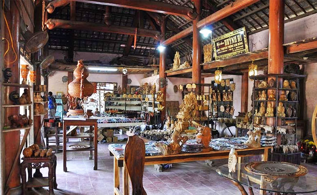 visit-hoian-visit-kimbong-handicaraft-village-wooden mansion  